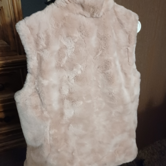 An Original Nicole Miller, Md., Rose shade of pink - Picture 2 of 5